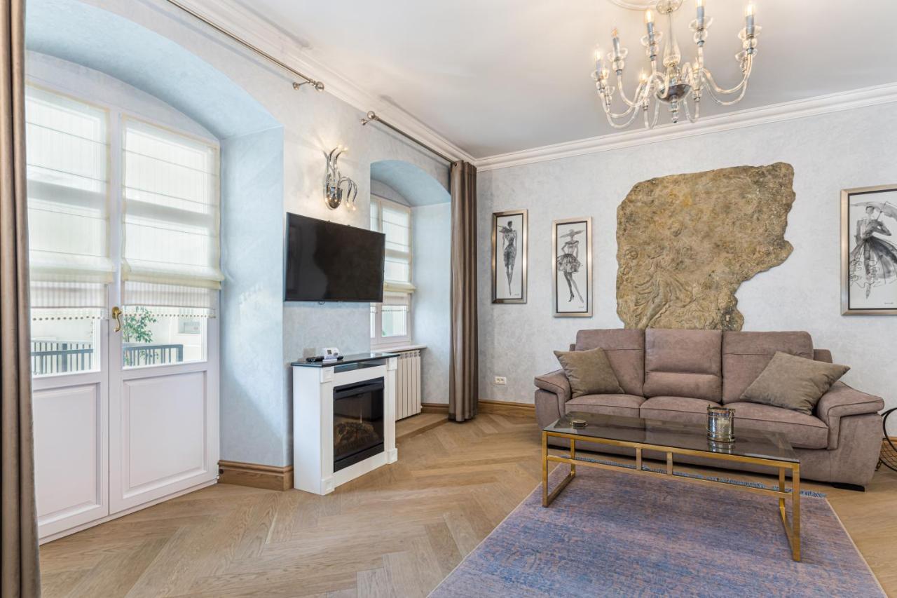 Krone Apartment Braşov Extérieur photo