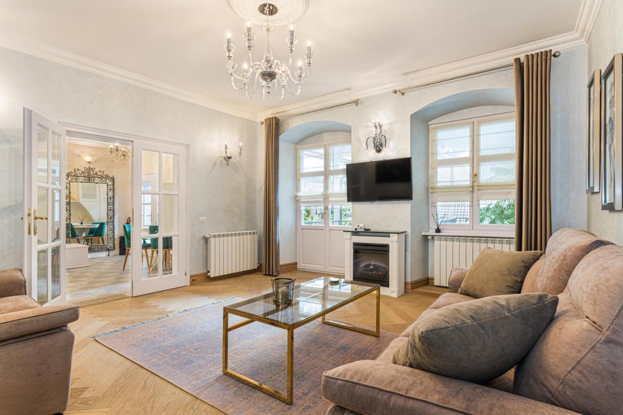 Krone Apartment Braşov Extérieur photo