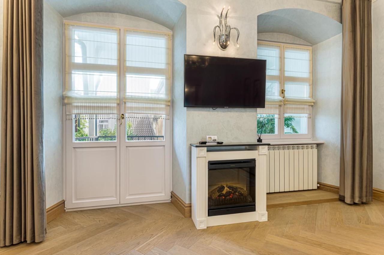Krone Apartment Braşov Extérieur photo