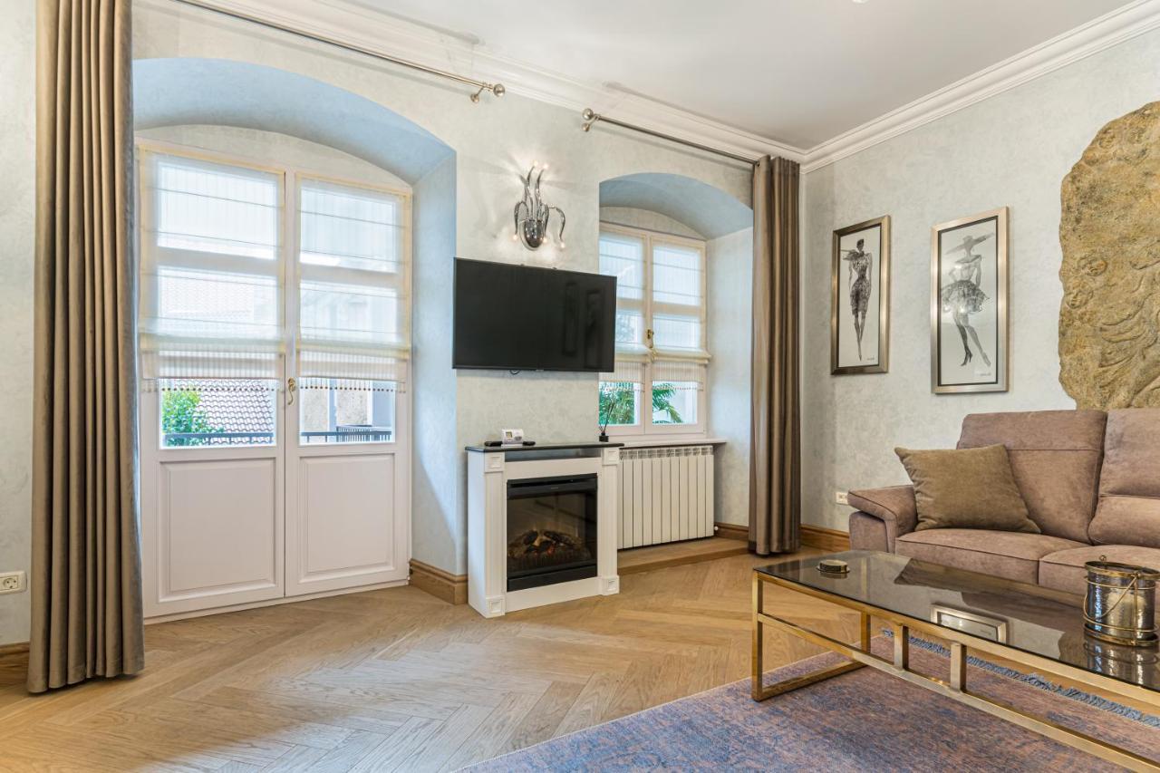 Krone Apartment Braşov Extérieur photo