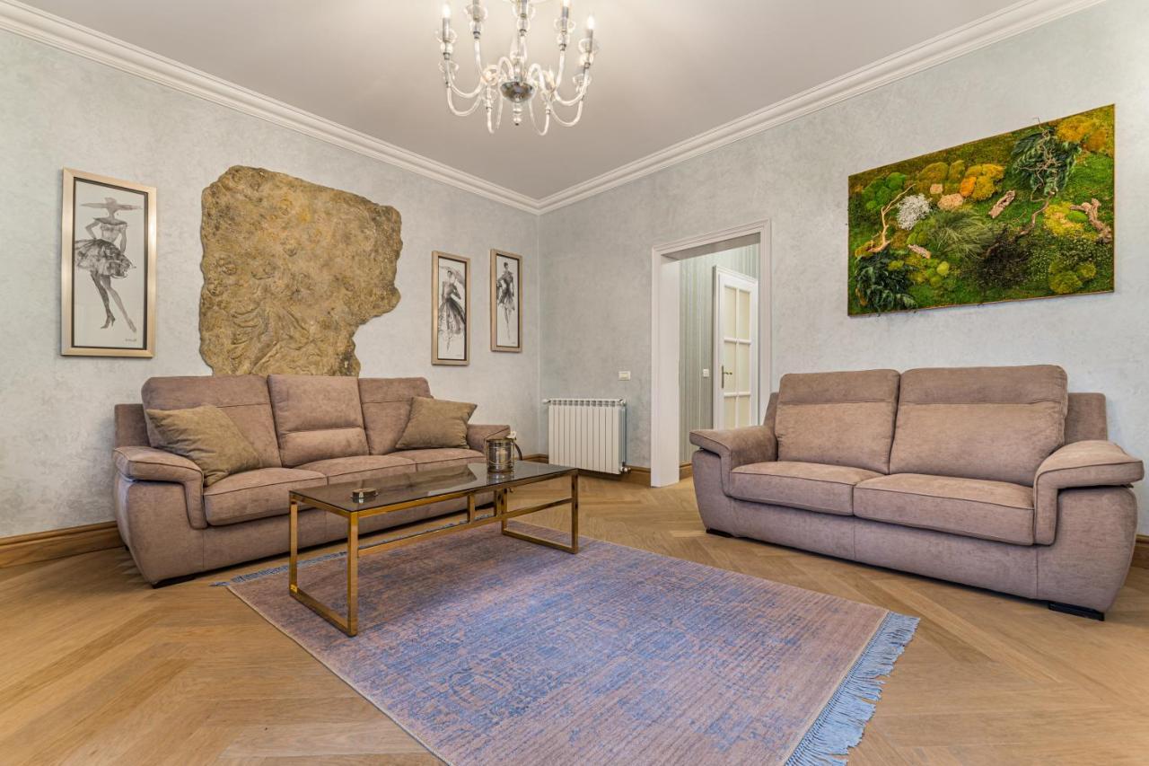 Krone Apartment Braşov Extérieur photo